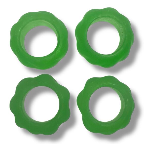 Set Of 4 Green Matte Frosted Glass Napkin Rings Flower Shape Vintage Collectible - Picture 6 of 8